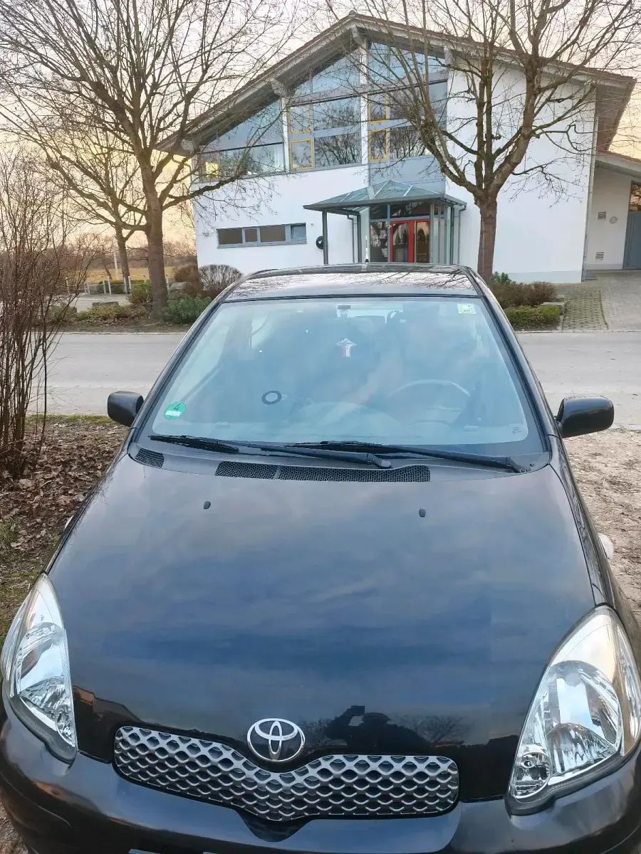 Gebraucht Toyota Yaris 65 PS (47 kW) 2005 Schwarz Kleinwagen