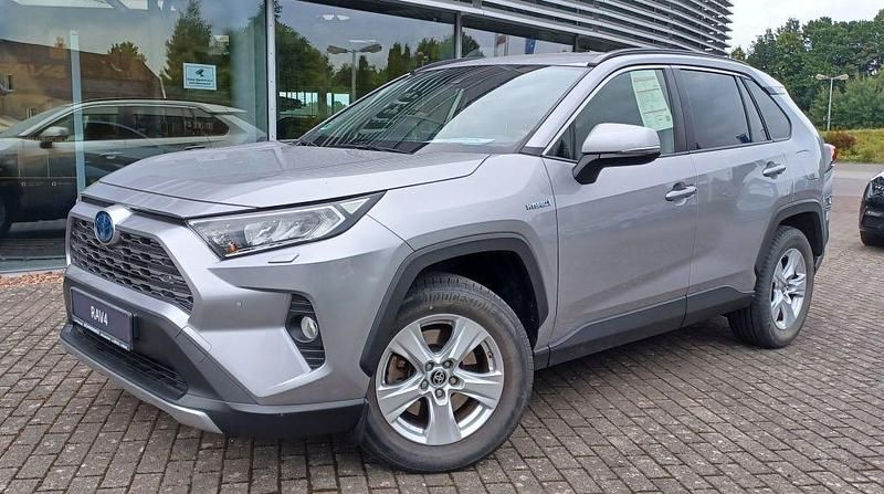 Silber Gebraucht 2020 Toyota RAV4 Hybrid SUV | 30.980 € (Fairer Preis) - Bild 1/4