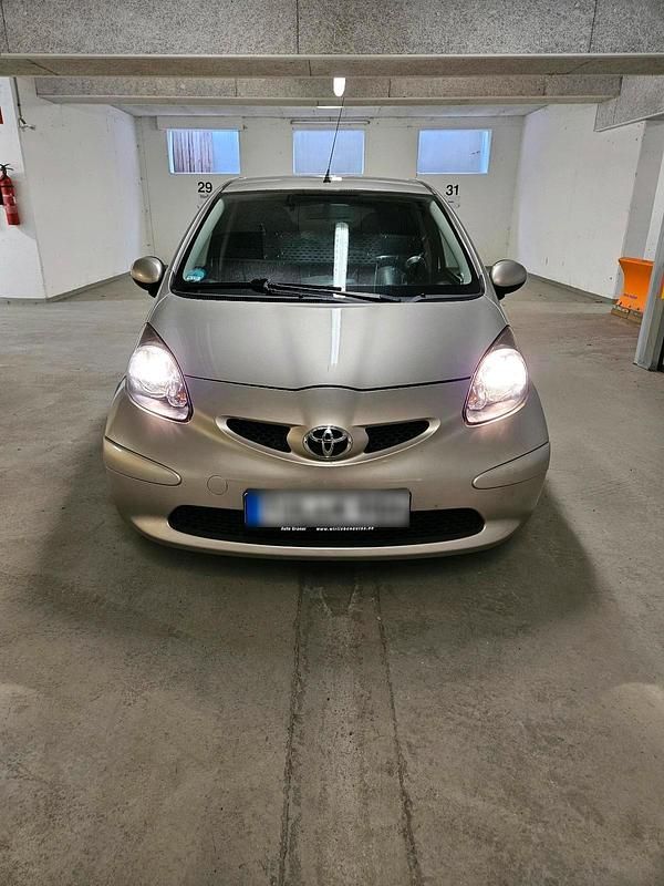 Gebraucht Toyota Aygo 54 PS (39 kW) 2007 Beige Kleinwagen