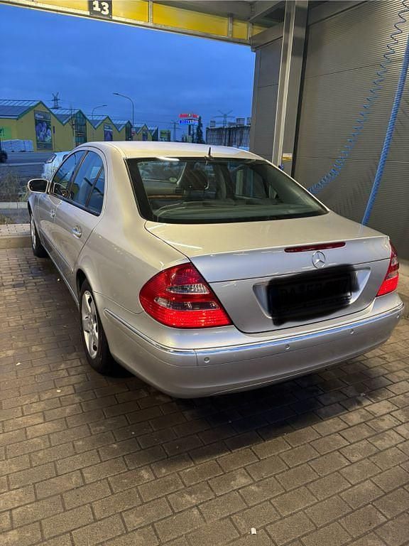 Gebraucht Mercedes E240 Elegance 177 PS (130 kW) 2005 Silber Limousine