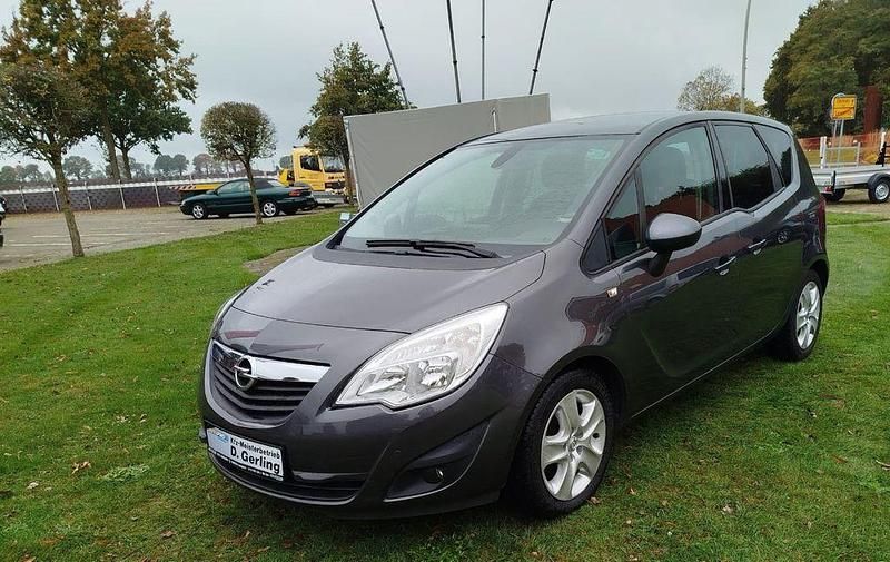 Grau Gebraucht 2011 Opel Meriva Design Edition Van / Kleinbus | 3.900 € (Superpreis) - Bild 1/4