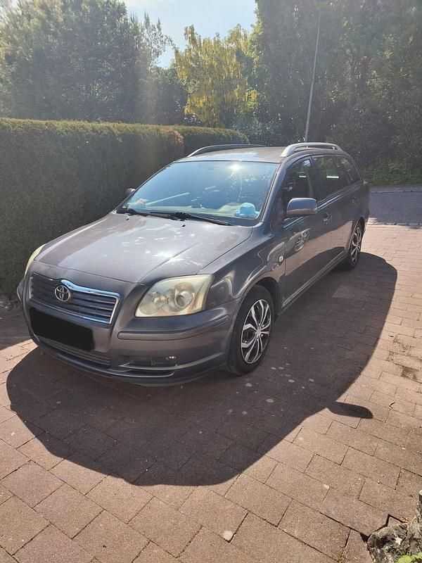 Grau Gebraucht 2006 Toyota Avensis Edition Kombi | 1.800 € (Guter Preis) - Bild 1/4