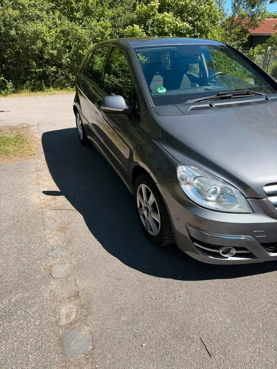 Gebraucht Mercedes B180 109 PS (80 kW) 2009 Grau Van / Kleinbus