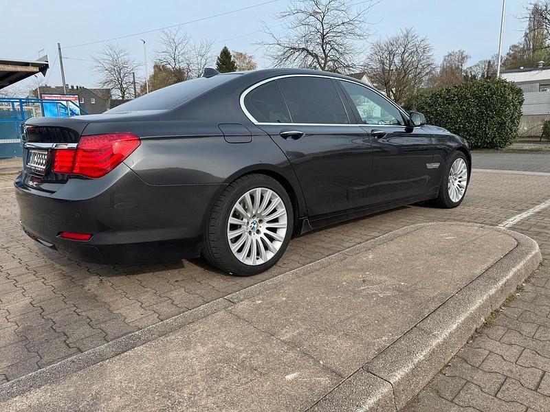 Gebraucht BMW 730 245 PS (180 kW) 2009 Schwarz Limousine