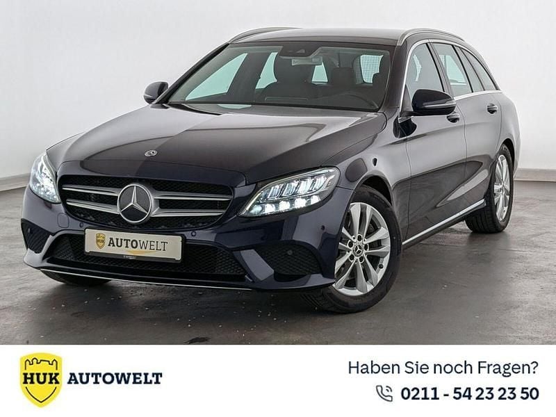 Cavansitblau lack Gebraucht 2020 Mercedes C300 Avantgarde Limousine | 26.960 € - Bild 1/3