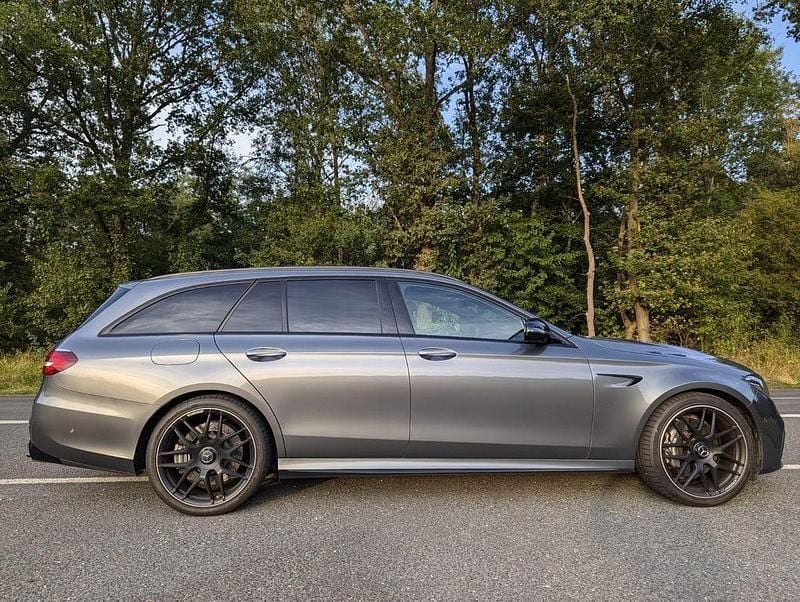 Grau Gebraucht 2018 Mercedes E63 AMG AMG Limousine | 51.950 € (Fairer Preis) - Bild 1/4
