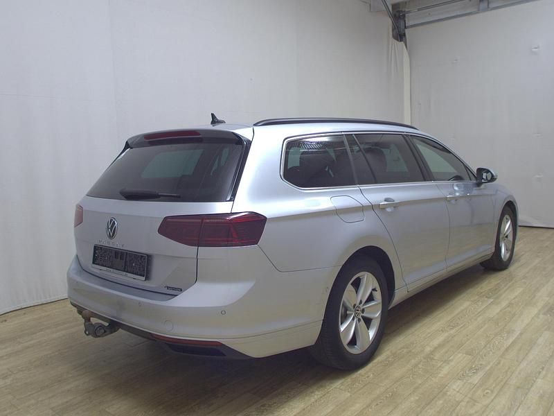 Gebraucht VW Passat Style 200 PS (147 kW) 2022 Silber Kombi