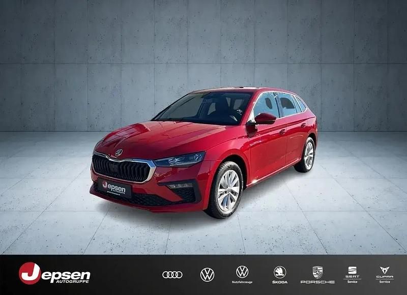 Rot (velvetrot premium ) Gebraucht 2025 Skoda Scala Selection Kleinwagen | 26.970 € (Etwas zu teuer) - Bild 1/4