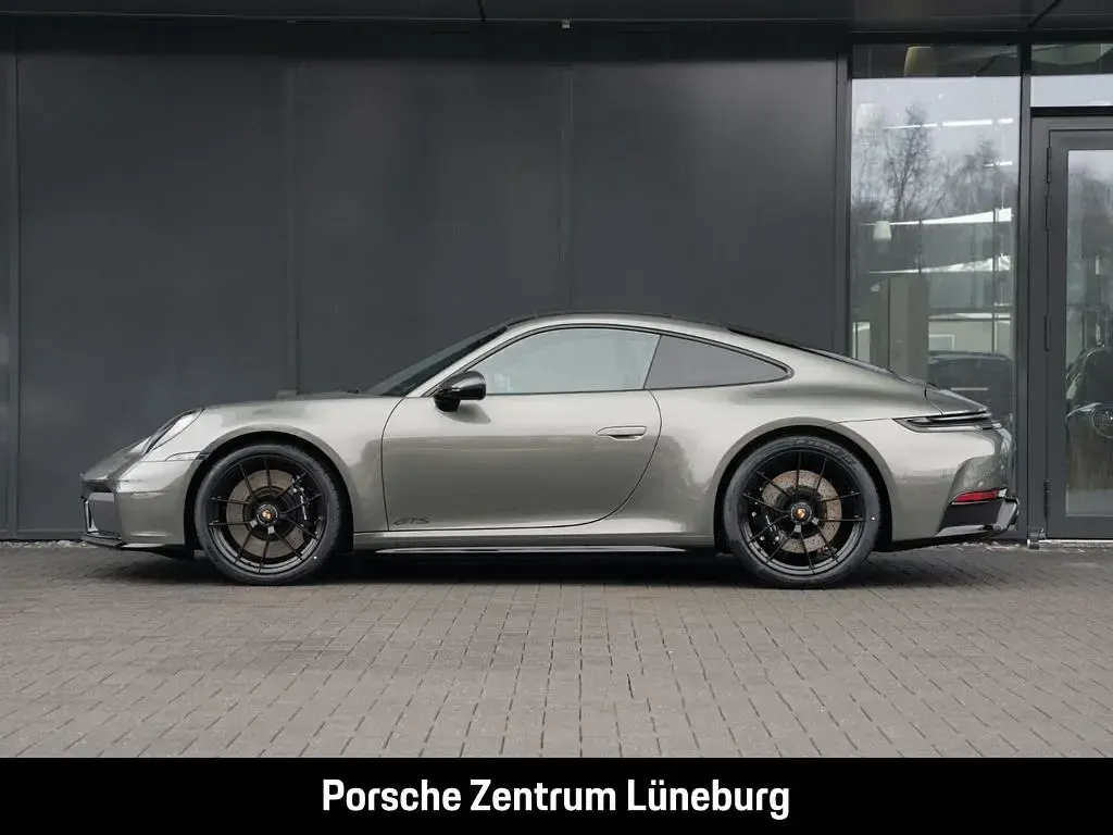 Gebraucht Porsche 992 541 PS (397 kW) 2026 Aventuringrünmetallic Coupé