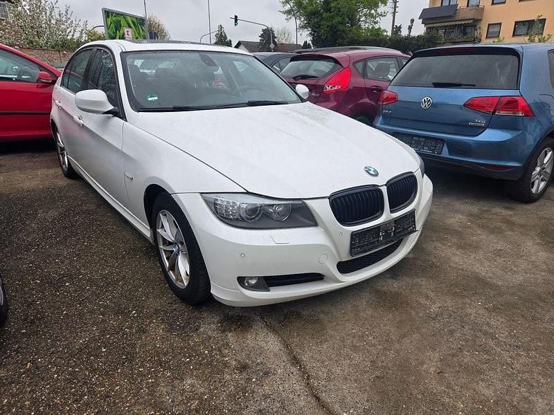 Gebraucht BMW 318 Comfort Edition 143 PS (105 kW) 2011 Weiß Limousine