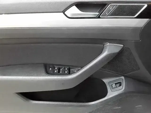 Second-hand VW Passat Business 150 CP (110 kW) 2022 Argintiu Break