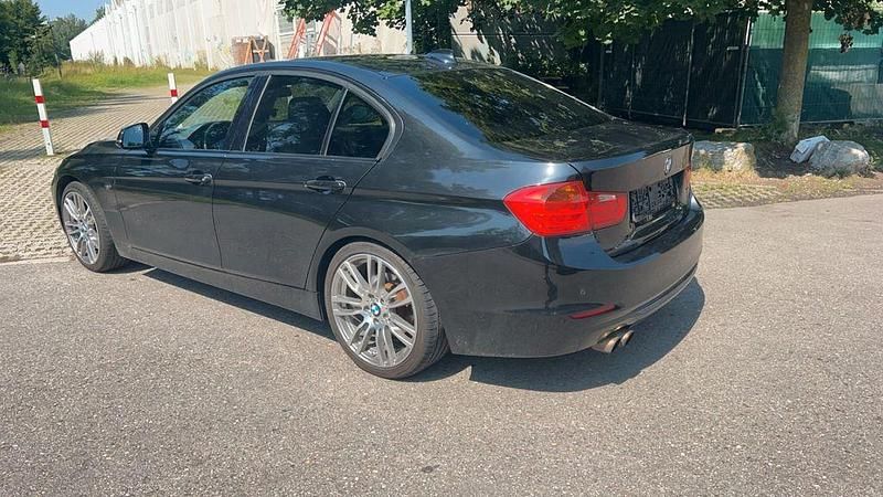 Gebraucht BMW 328 Sport Line 245 PS (180 kW) 2012 Schwarz Limousine