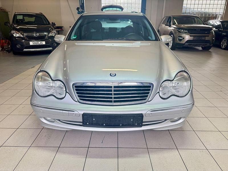 Silber Gebraucht 2001 Mercedes C220 Avantgarde Limousine | 4.450 € (Fairer Preis) - Bild 1/4