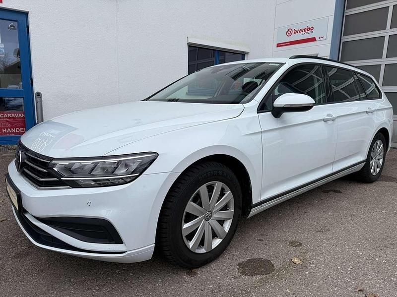 Gebraucht VW Passat Conceptline 150 PS (110 kW) 2022 Gletscherweiß metallic Kombi