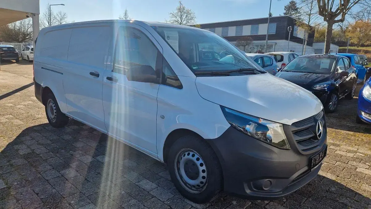 Gebraucht Mercedes Vito 102 PS (75 kW) 2022 Weiß Van