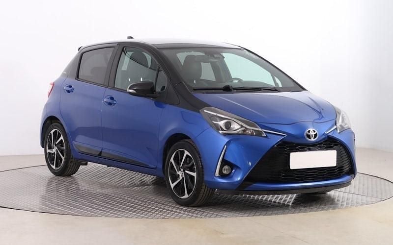 Blau Gebraucht 2019 Toyota Yaris Hybrid Style Limousine | 14.490 € (Superpreis) - Bild 1/4