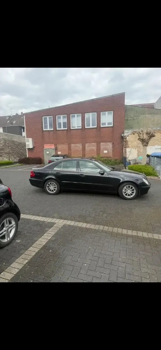 Gebraucht Mercedes E220 150 PS (110 kW) 2006 Schwarz Limousine