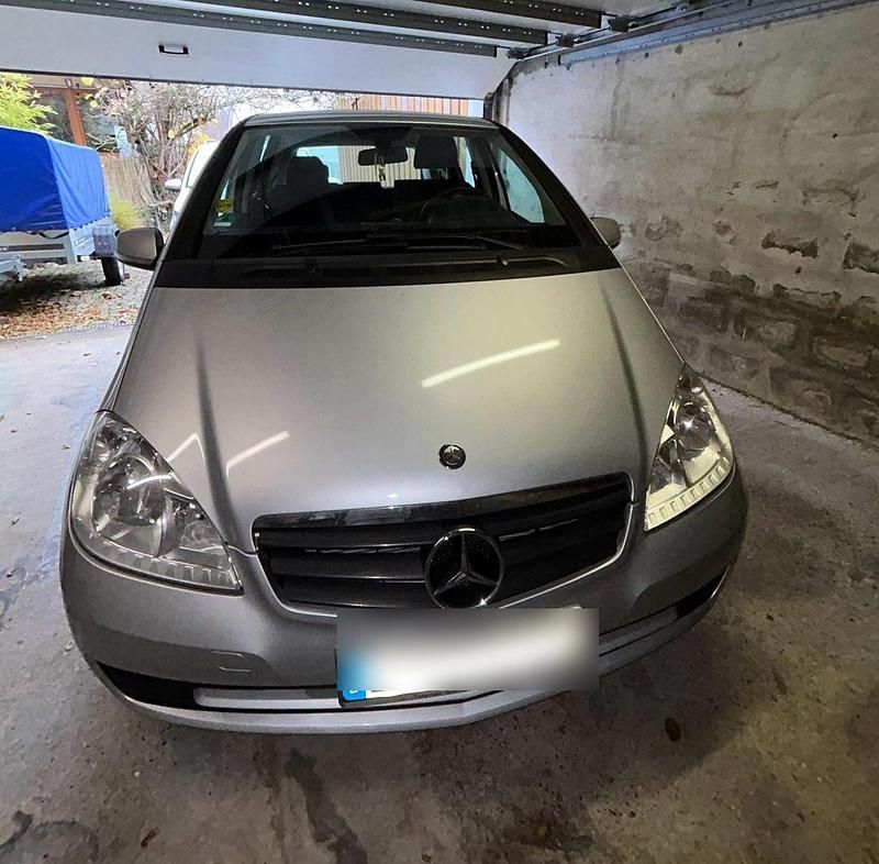 Silber Gebraucht 2009 Mercedes A160 Limousine | 3.190 € (Superpreis) - Bild 1/4