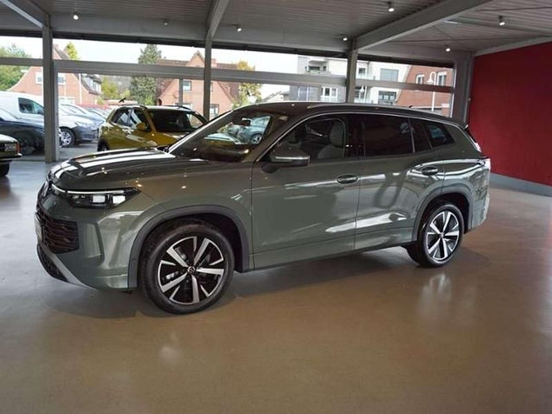 Neu VW Tayron Elegance 204 PS (150 kW) 2026 Cepresinogrün metallic SUV