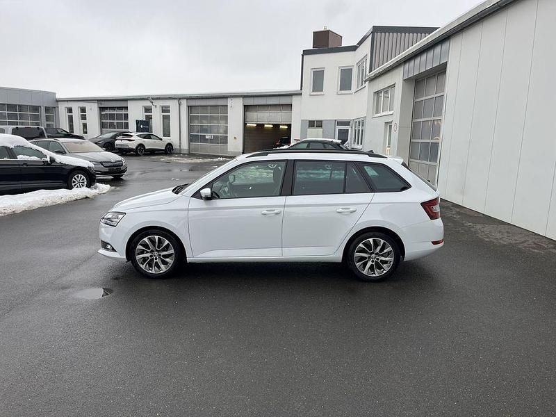 Gebraucht Skoda Fabia Ambition 95 PS (69 kW) 2022 Weiß Kombi