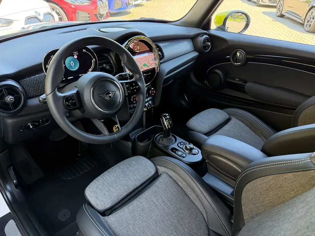 Gebraucht Mini Cooper SE 135 kW (184 PS) 2023 Weiß Kleinwagen