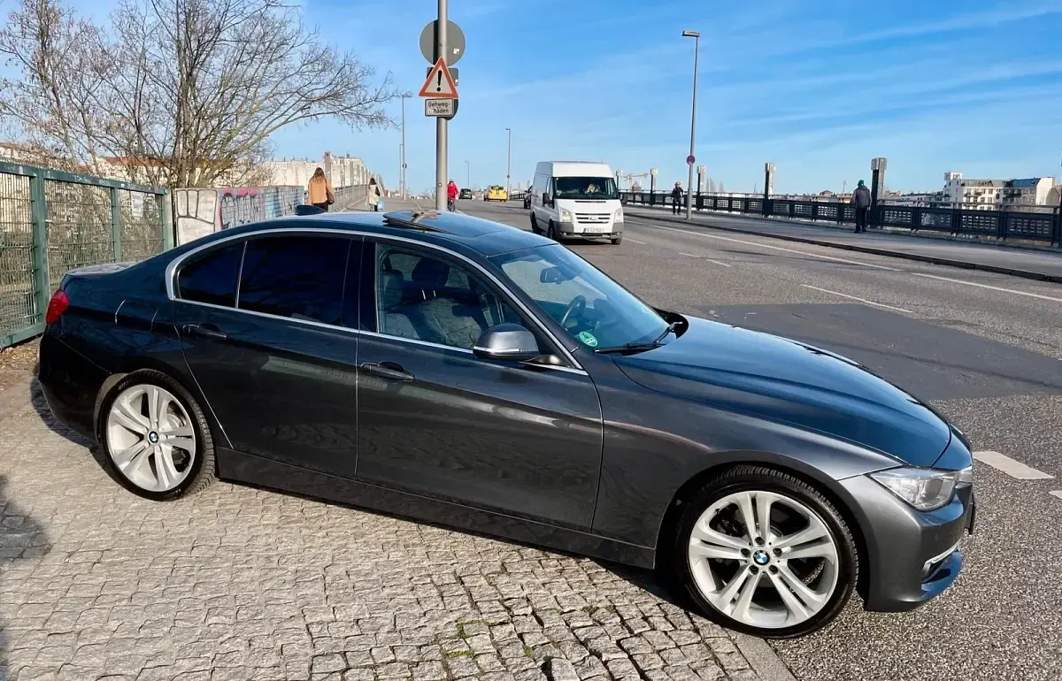 Gebraucht BMW 325 218 PS (160 kW) 2014 Grau Limousine