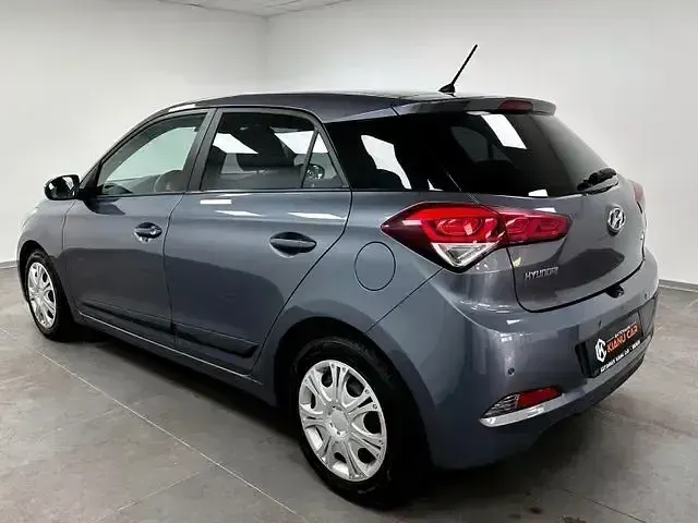 Gebraucht Hyundai i20 Style 90 PS (66 kW) 2015 Grau Limousine