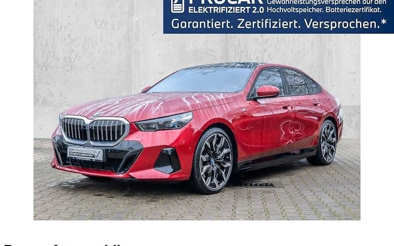 Gebraucht BMW 550e Comfort Edition 489 PS (359 kW) 2025 Rot Limousine