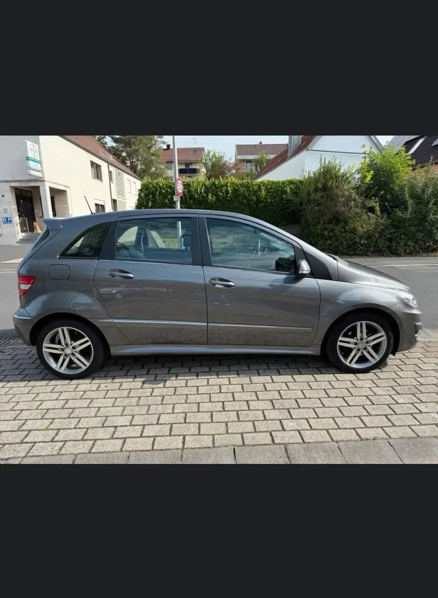 Gebraucht Mercedes B200 AMG 193 PS (141 kW) 2010 Grau Van / Kleinbus