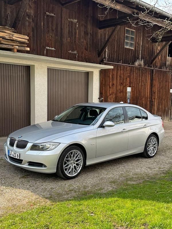 Silber Gebraucht 2006 BMW 325 Limousine | 5.500 € (Fairer Preis) - Bild 1/4