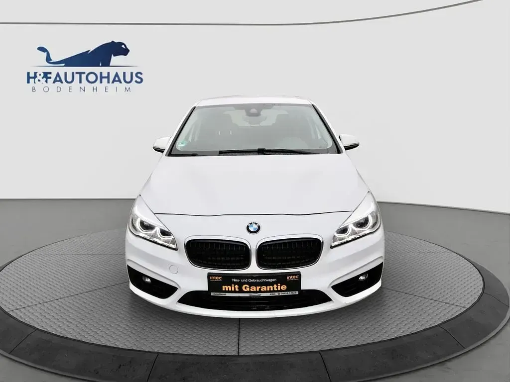 Używany BMW 218 Performance 136 KM (100 kW) 2017 Biały Sedan/Limuzyna