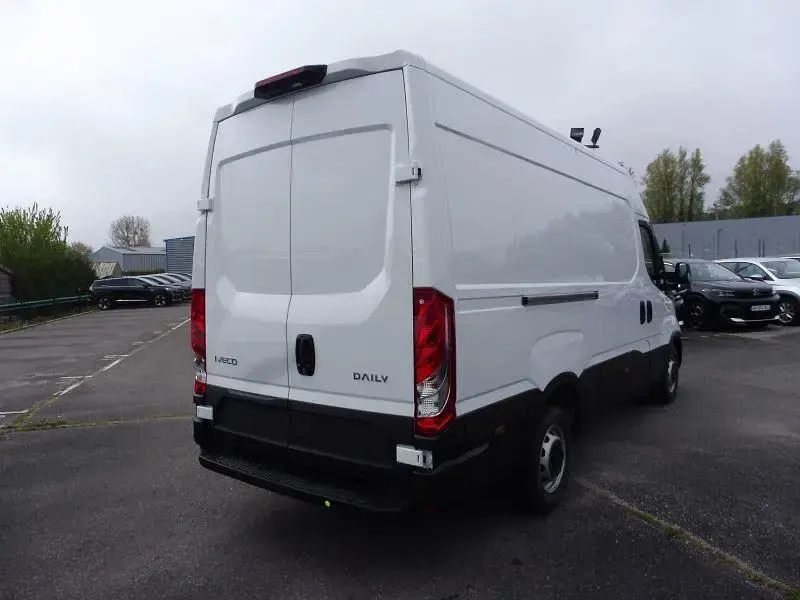 Neu Iveco Daily 158 PS (116 kW) 2026 Blanc Van