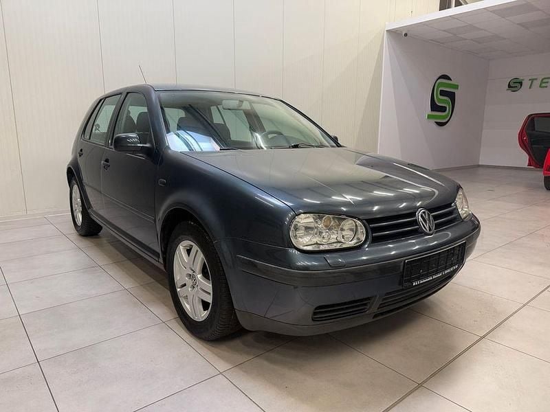 Blau Gebraucht 2002 VW Golf Edition Limousine | 3.990 € (Teuer) - Bild 1/4