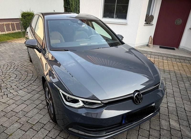 Gebraucht VW Golf VIII Active 150 PS (110 kW) 2023 Grau Limousine