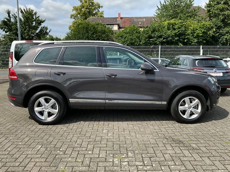 Grau Gebraucht 2011 VW Touareg SUV | 9.950 € (Superpreis) - Bild 1/4