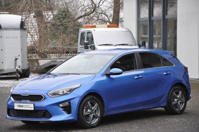 Gebraucht Kia Ceed Spirit 140 PS (102 kW) 2018 Blue fame metallic Kleinwagen