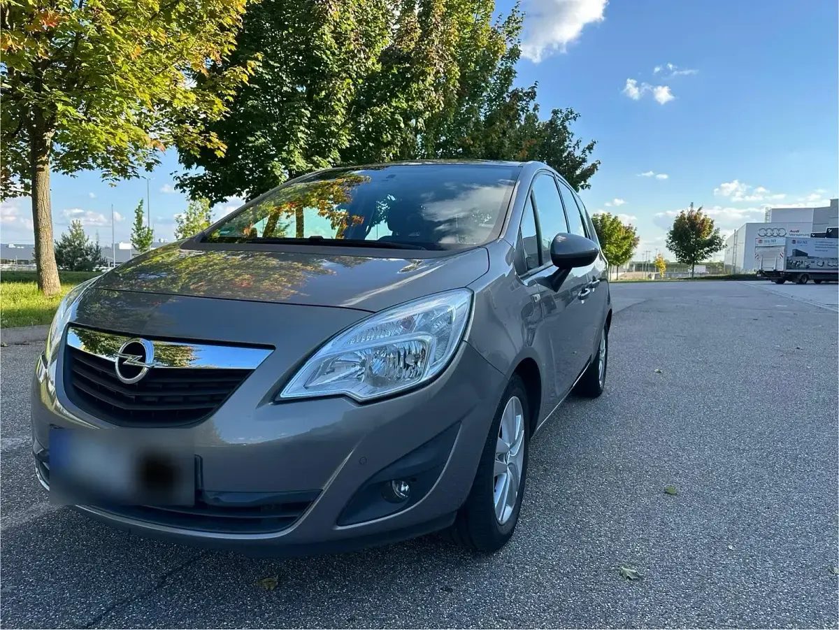 Gebraucht Opel Meriva Design Edition 101 PS (74 kW) 2011 Silber Van / Kleinbus