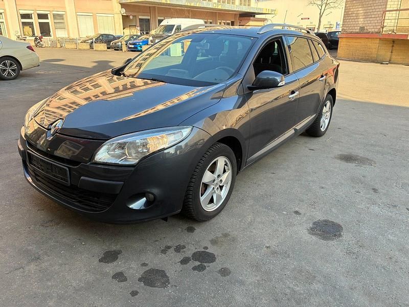 Gebraucht Renault Mégane GrandTour Dynamique 130 PS (95 kW) 2011 Grau Kombi