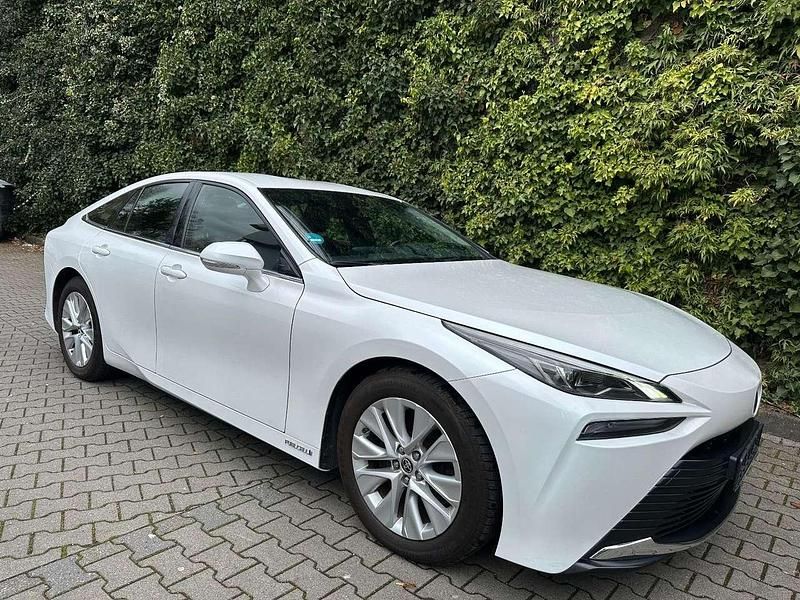 Gebraucht Toyota Mirai 182 PS (133 kW) 2022 Precious white Limousine