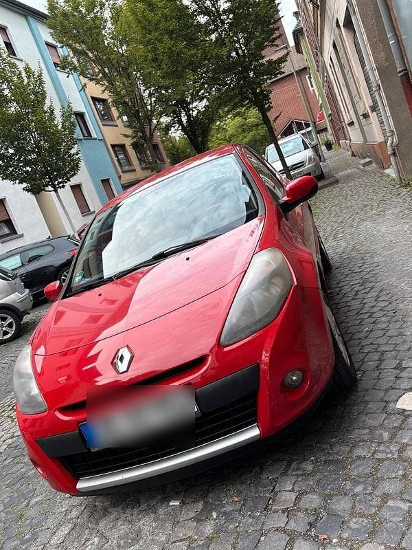 Rot Gebraucht 2011 Renault Clio II Limousine | 2.300 € (Fairer Preis) - Bild 1/4