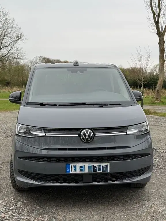 Gebraucht VW Multivan Edition 150 PS (110 kW) 2025 Grau Van / Kleinbus