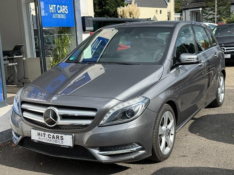 Gebraucht Mercedes 180 122 PS (89 kW) 2014 Grau Limousine