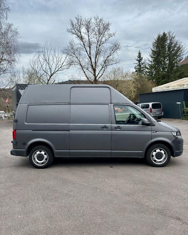 Gebraucht VW Transporter 150 PS (110 kW) 2018 Grau Van