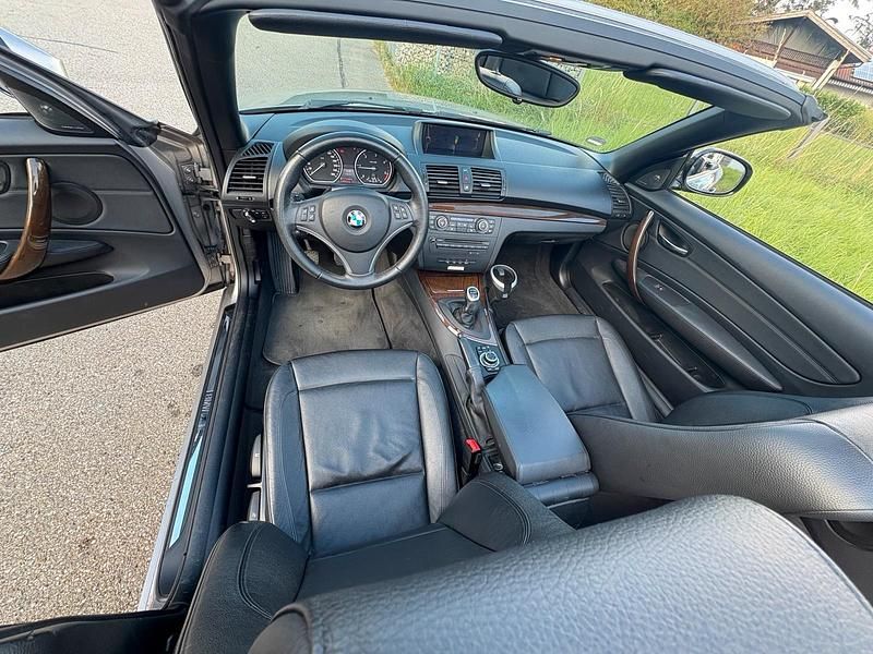 Gebraucht BMW 123 Cabriolet 204 PS (150 kW) 2011 Gold Cabrio