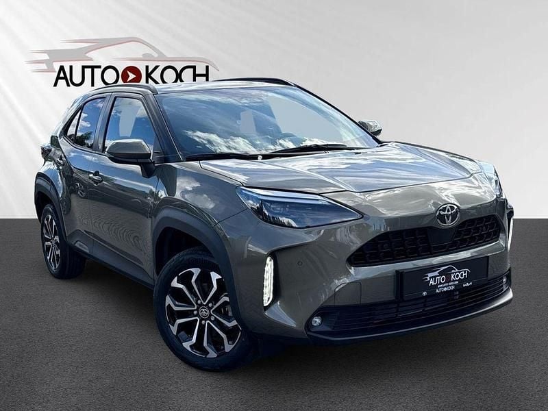 Schwarz Neu 2024 Toyota Yaris Cross Team SUV | 24.590 € (Guter Preis) - Bild 1/4