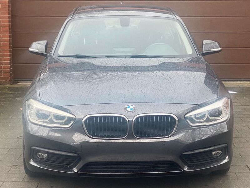 Grau Gebraucht 2019 BMW 116 Advantage Kleinwagen | 13.490 € (Superpreis) - Bild 1/4