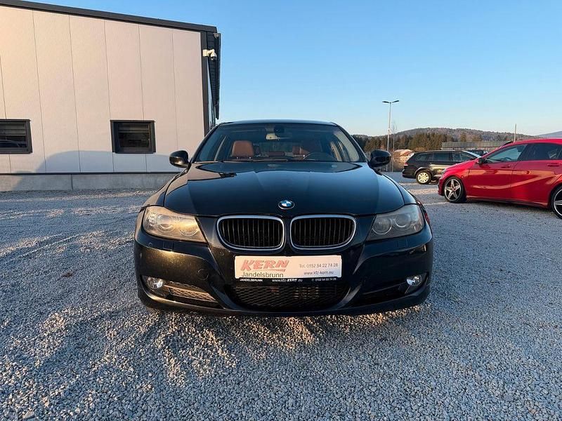 Gebraucht BMW 320 Sport Line 177 PS (130 kW) 2009 Schwarz Kombi