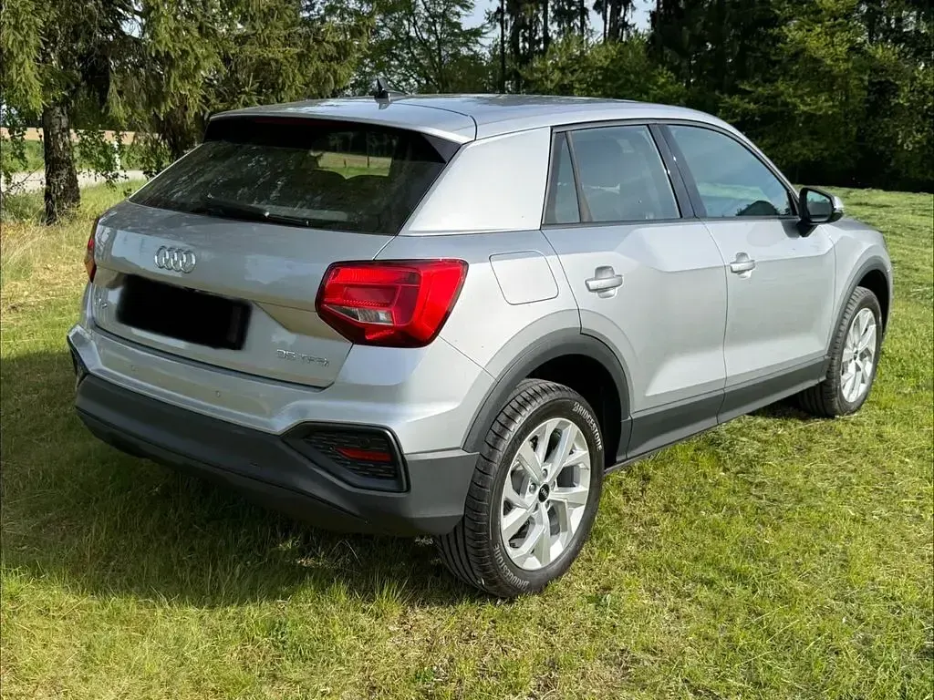 Używany Audi Q2 150 KM (110 kW) 2024 Srebrny SUV