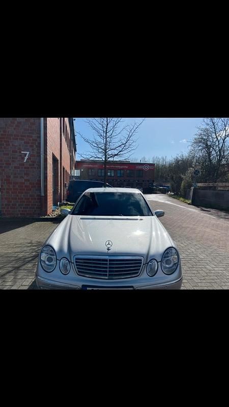 Second-hand Mercedes E200 163 CP (119 kW) 2004 Argintiu Berlinǎ