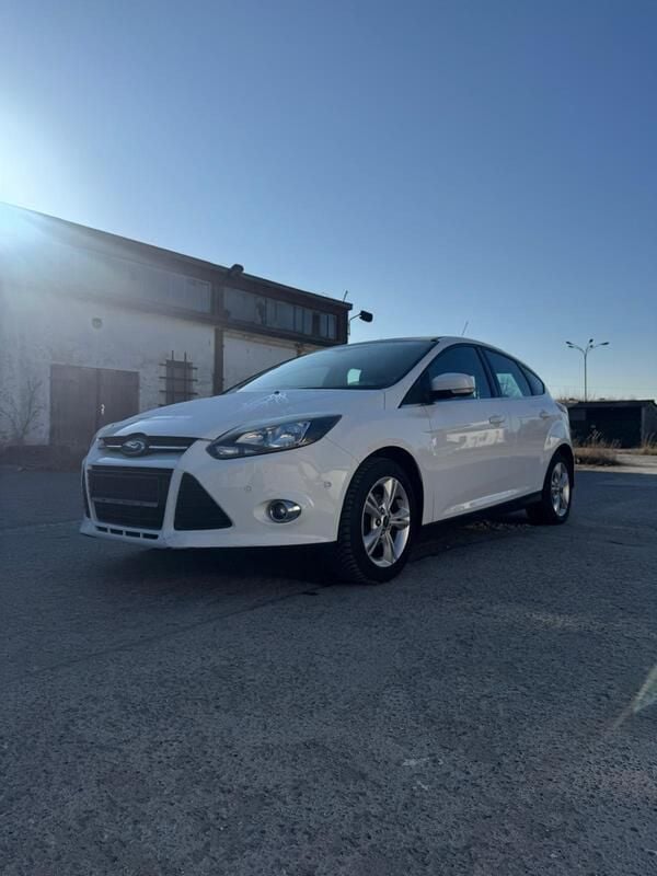 Weiß Gebraucht 2012 Ford Focus Champions Edition Kombi | 6.190 € (Superpreis) - Bild 1/4